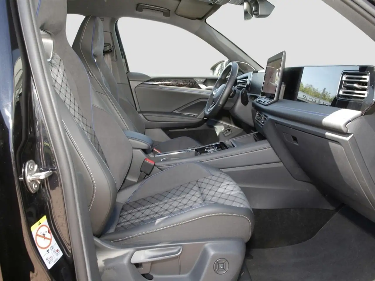 Volkswagen Tiguan 1.5 eTSI R-Line Pano AHK Navi+VC ACC LED 360°Ka... 9