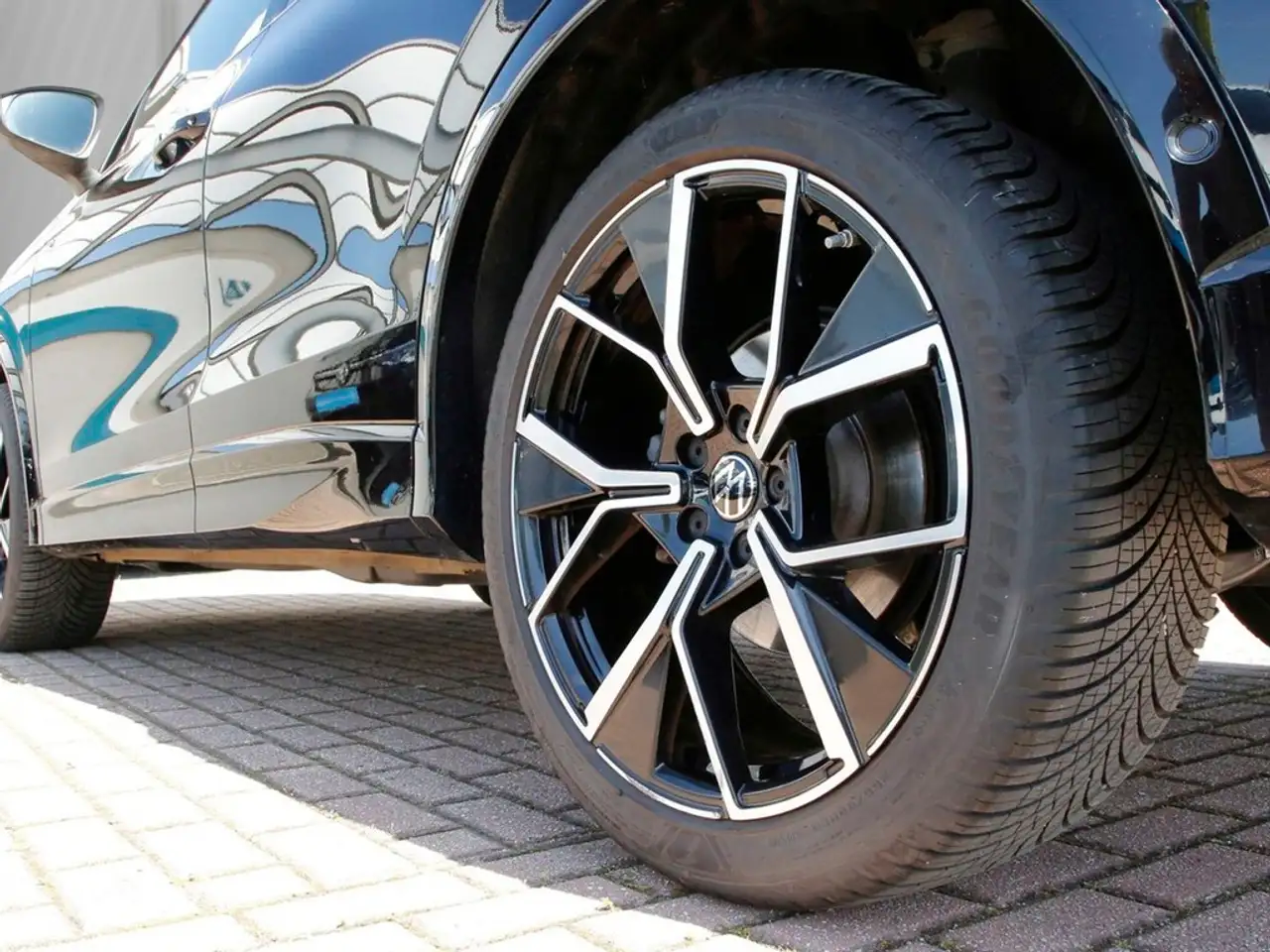 Volkswagen Tiguan 1.5 eTSI R-Line Pano AHK Navi+VC ACC LED 360°Ka... 6