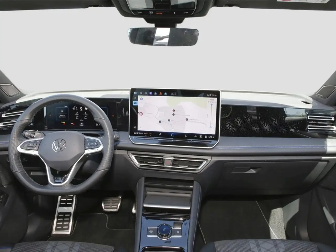 Volkswagen Tiguan 1.5 eTSI R-Line Pano AHK Navi+VC ACC LED 360°Ka... 13