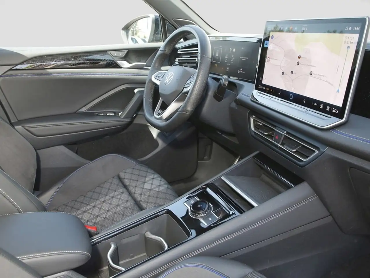 Volkswagen Tiguan 1.5 eTSI R-Line Pano AHK Navi+VC ACC LED 360°Ka... 10