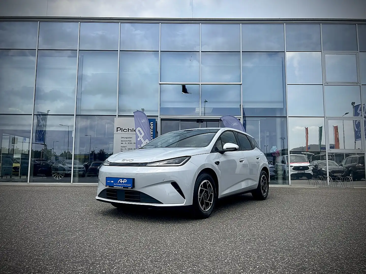 BYD Dolphin G Boost DM-i PHEV 18,3kWh - LEASING AKTION Weiß - 2