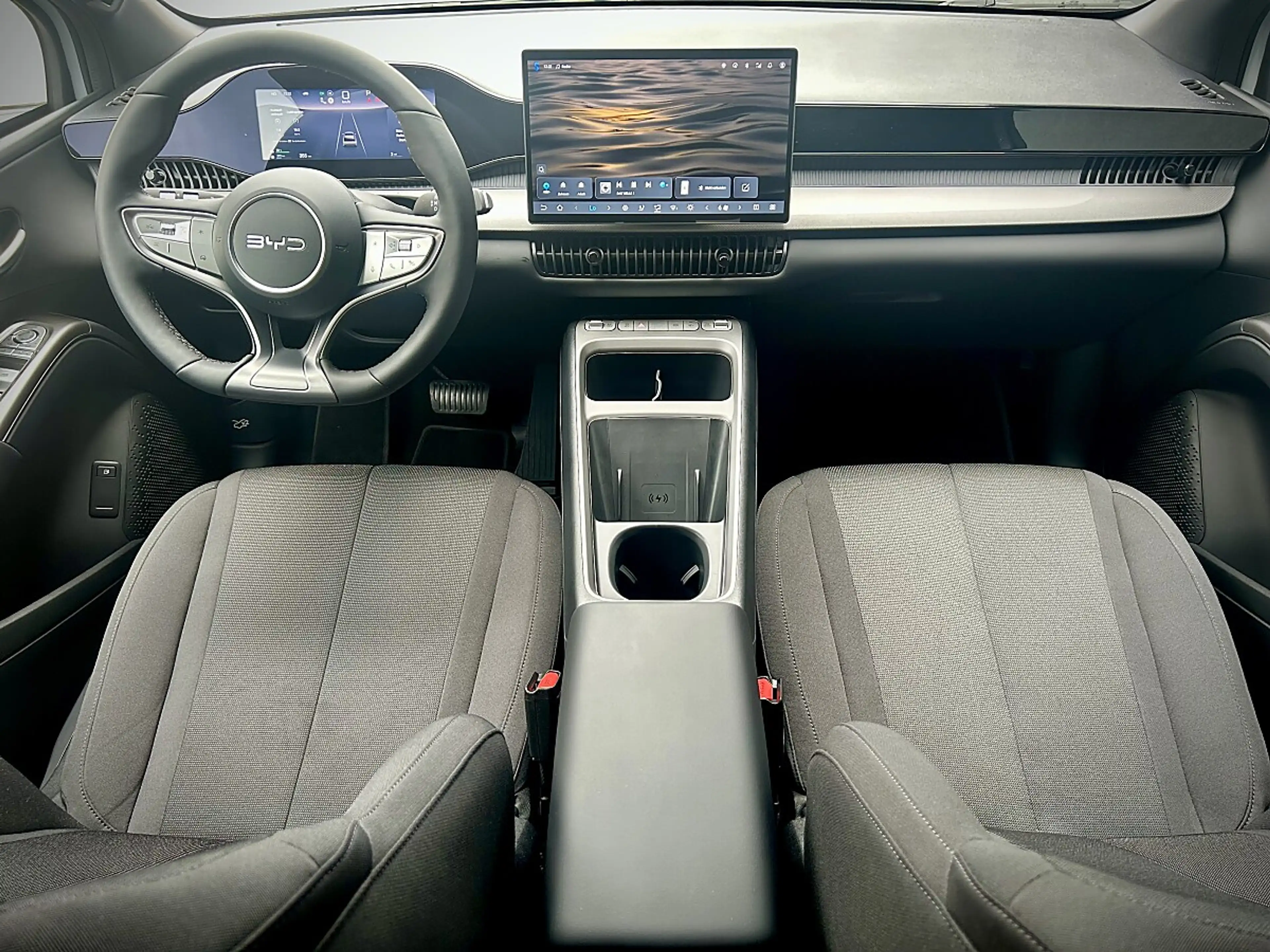 BYD Dolphin G Boost DM-i PHEV 18,3kWh - LEASING AKTION — photo 7