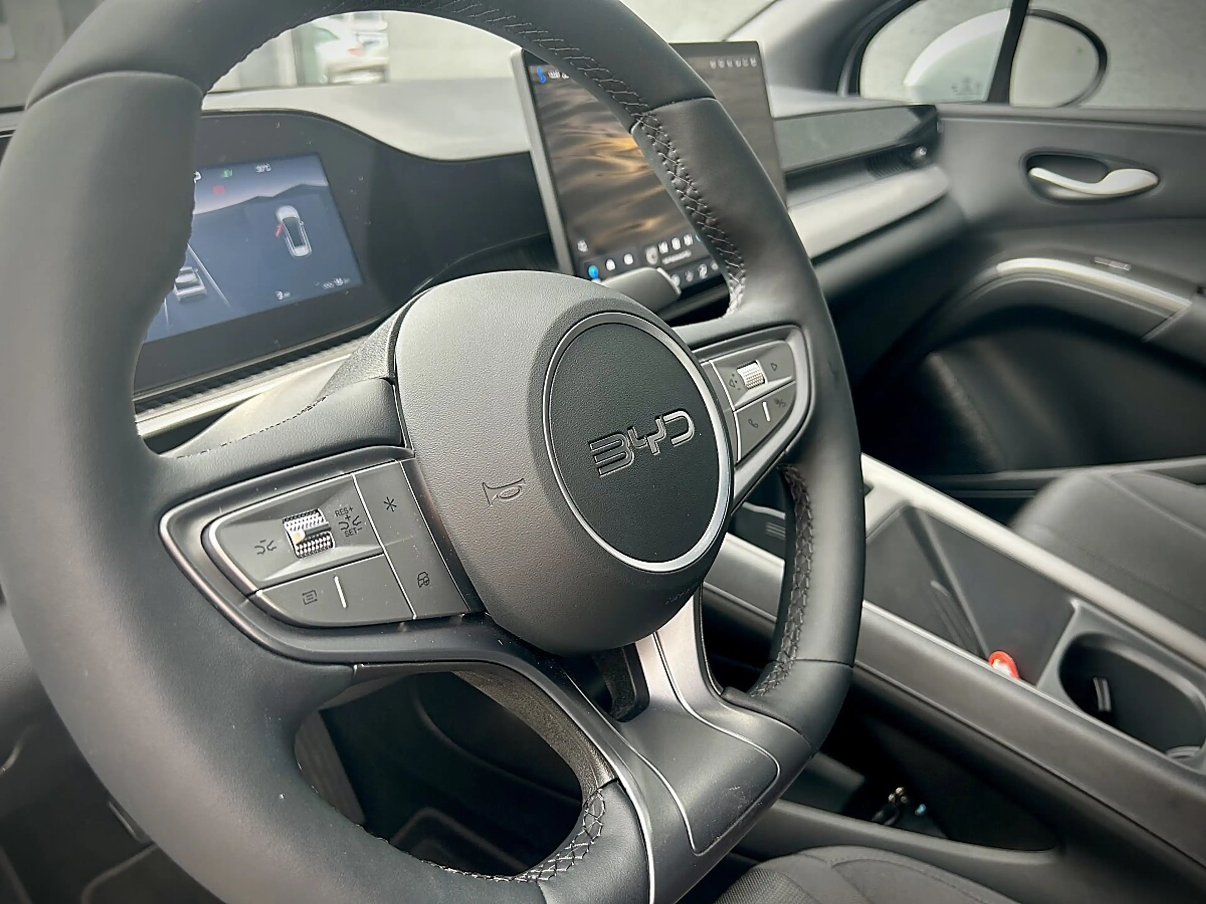 BYD Dolphin G Boost DM-i PHEV 18,3kWh - LEASING AKTION — photo 11