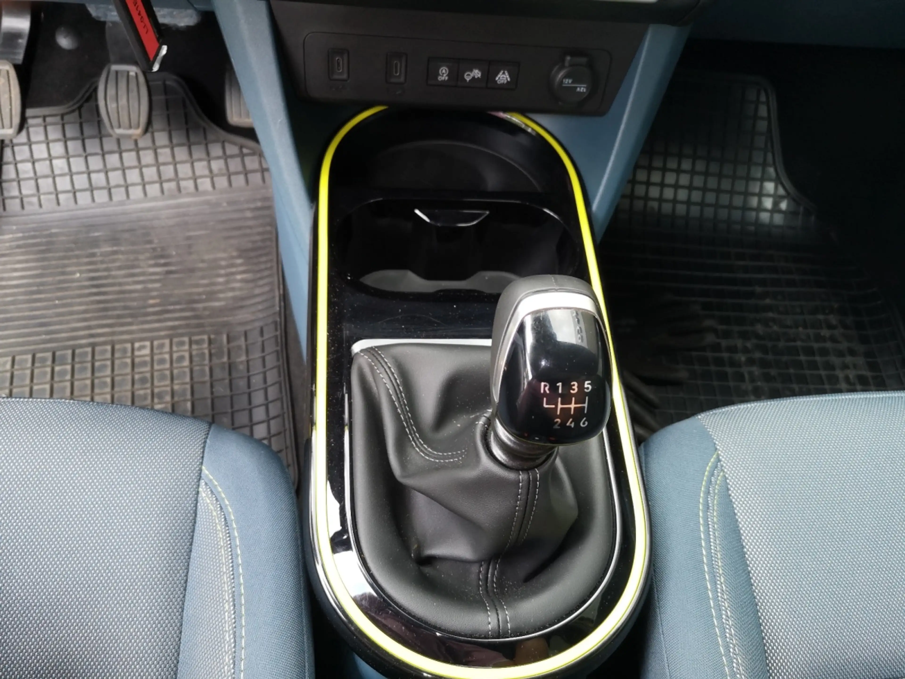 Fiat Grande Panda Grande Panda 1.2 T-Gen3 La Prima — photo 9