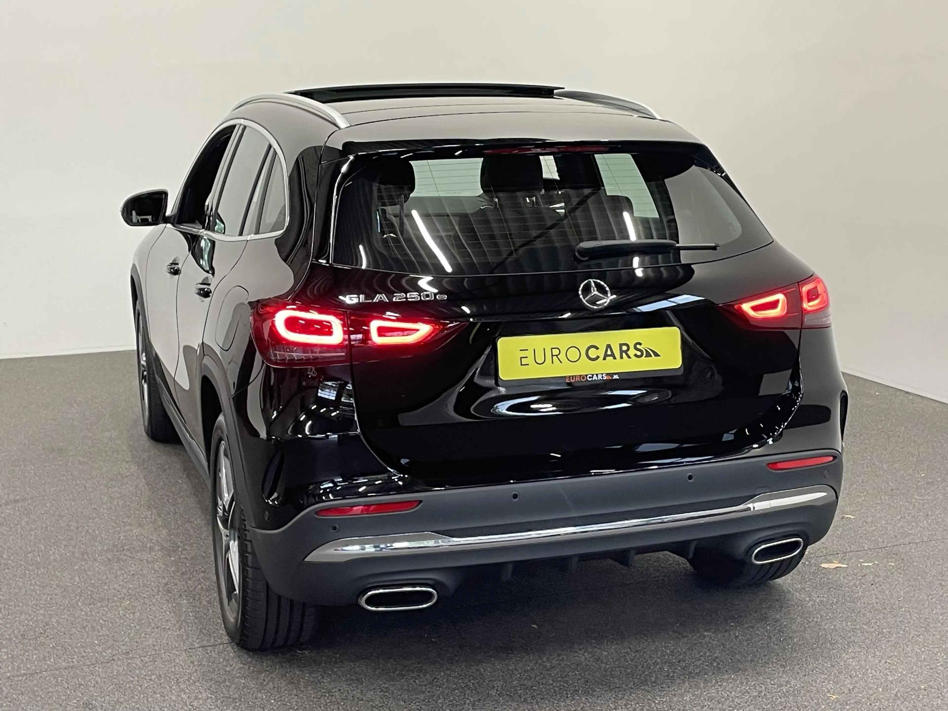 Mercedes-Benz GLA 250 e AMG Line PHEV Automaat Panorama dak 360 Camera A — photo 13