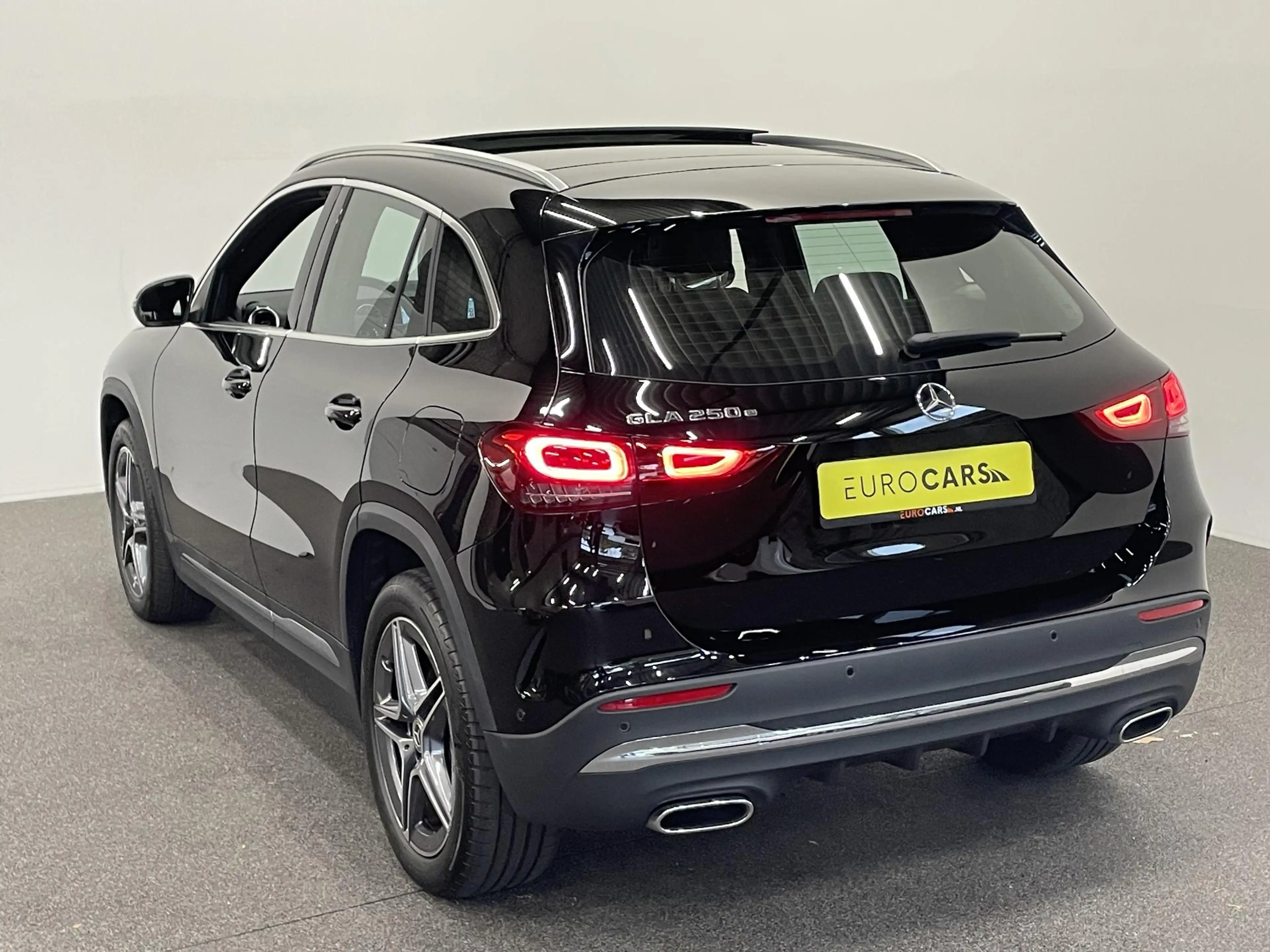 Mercedes-Benz GLA 250 e AMG Line PHEV Automaat Panorama dak 360 Camera A — photo 11