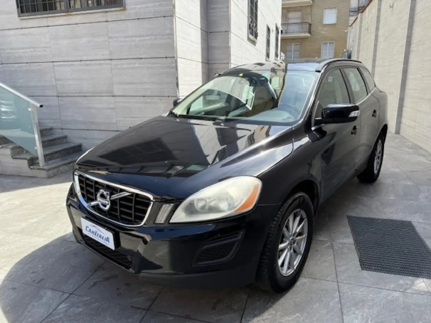 Volvo XC60 D3 AWD Geartronic Momentum Чорний - 1
