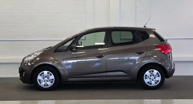 Kia Venga view 4