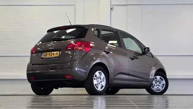 Kia Venga view 7