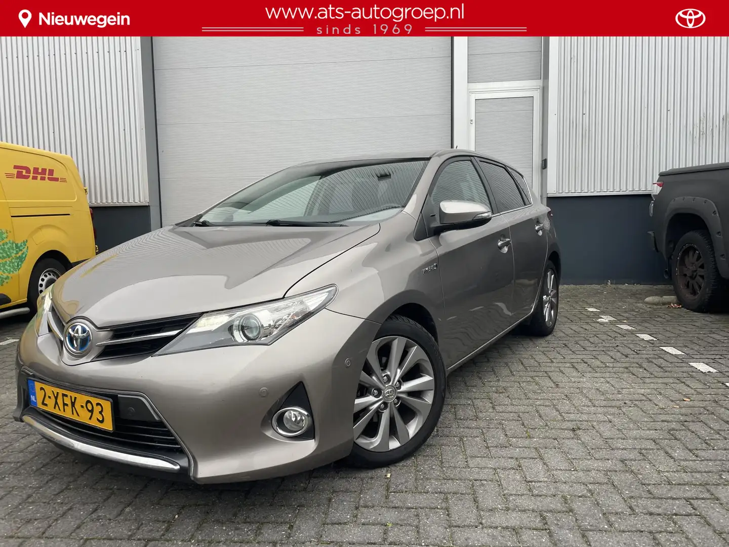Toyota Auris 1.8 Hybrid business HB | Parkeersensoren voor en a Brun - 1