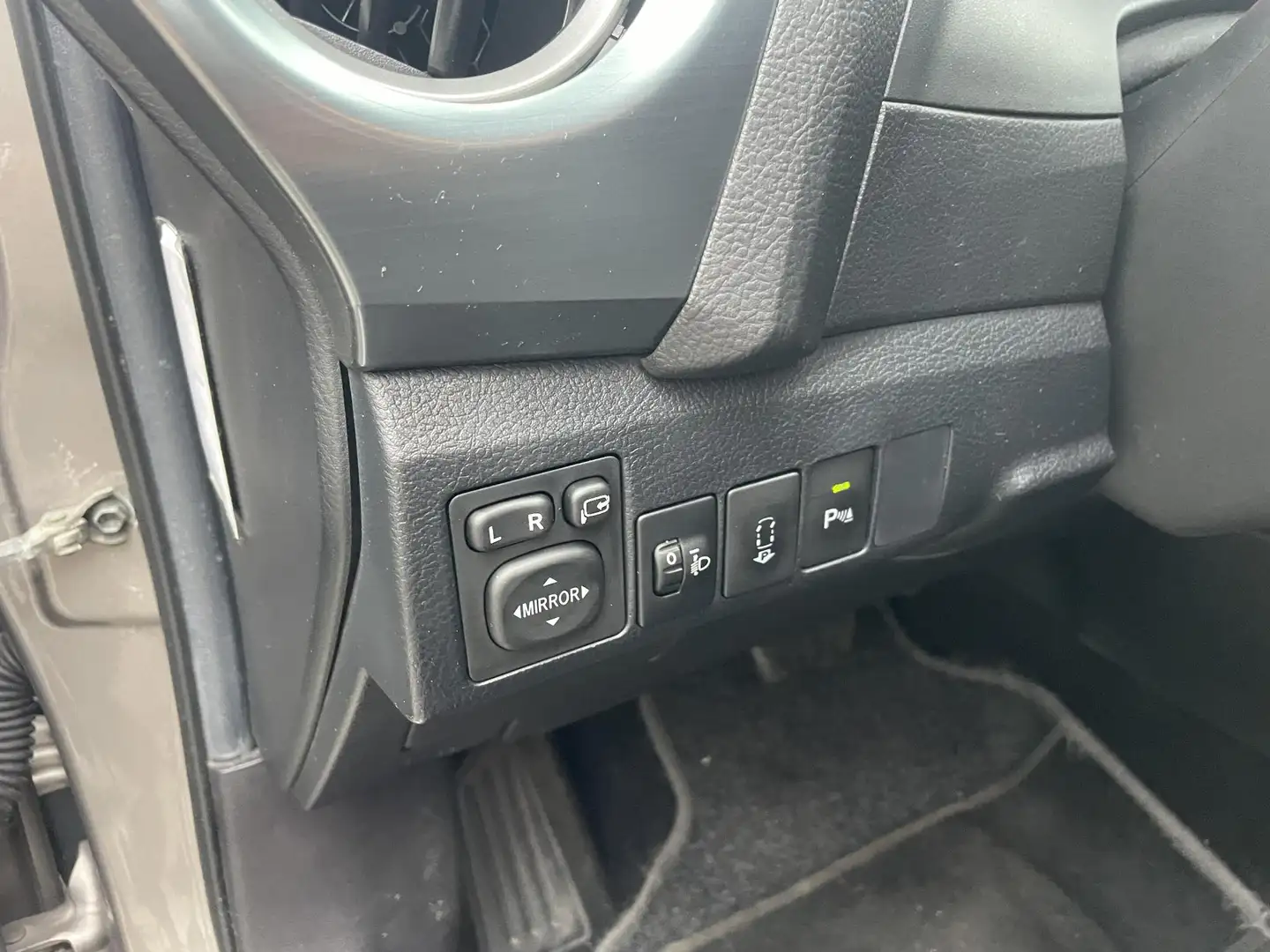 Toyota Auris 1.8 Hybrid business HB | Parkeersensoren voor en a Brun - 2