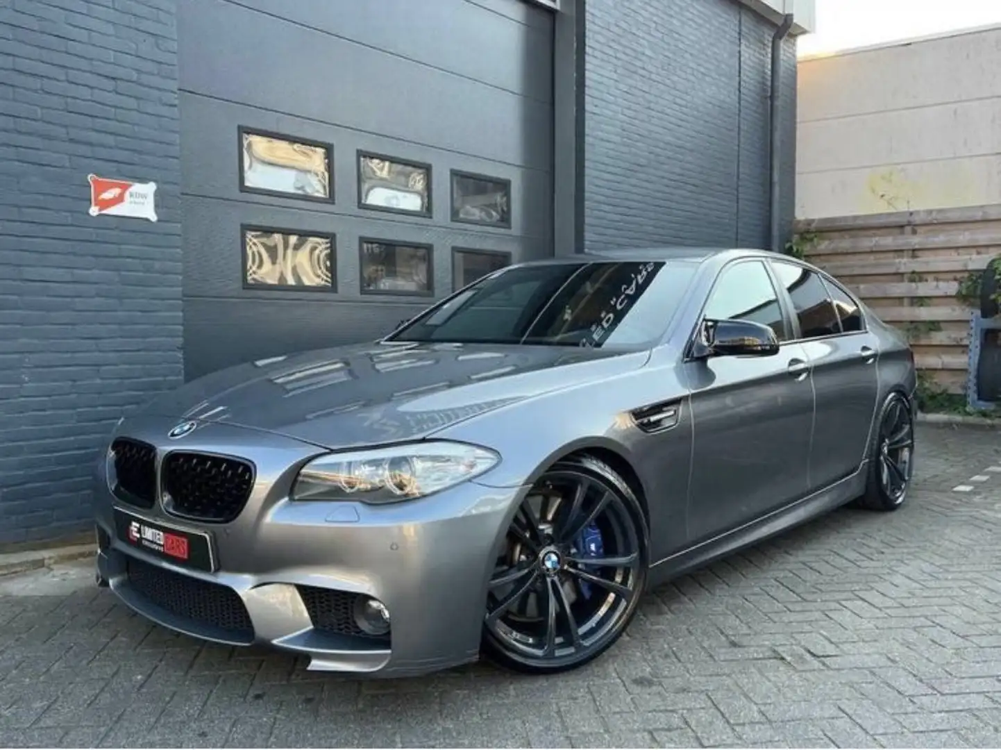BMW 523 M5 uitgevoerd liefhebbers auto!! Grijs - 1