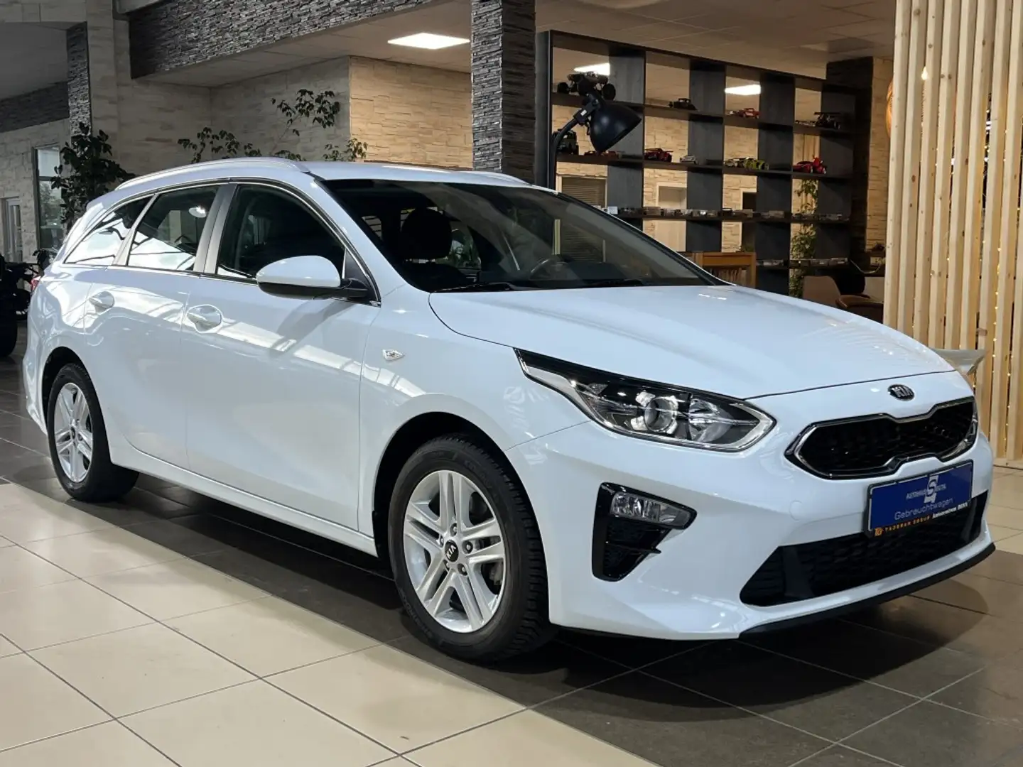 Kia Ceed / cee'd Vision*Navi*CarPlay**WinterP.*Cam*SHZ*1.H Weiß - 1