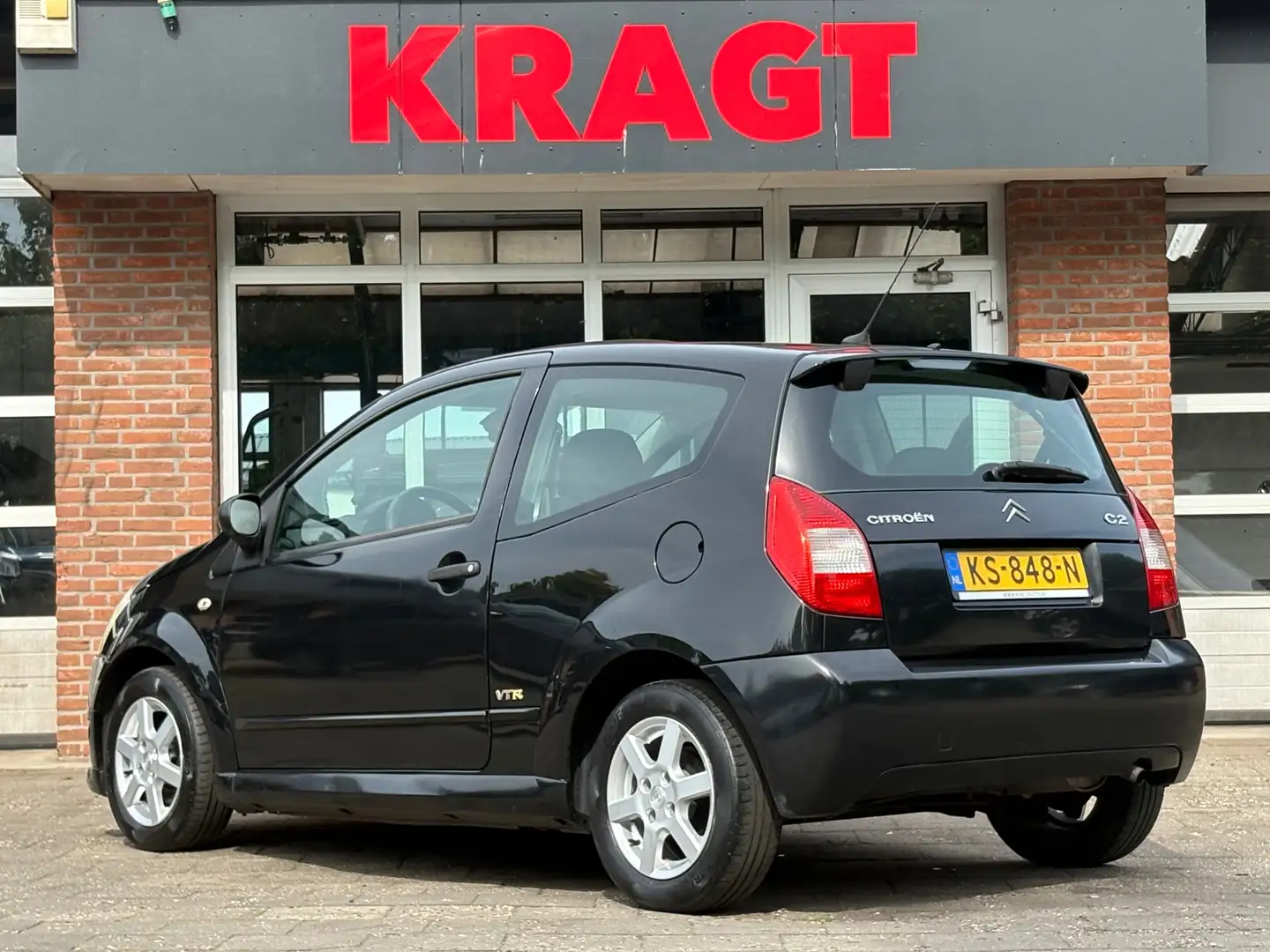 Citroen C2 VTR 1.1i 60 pk - 3drs - climate - ZUINIG Zwart - 2