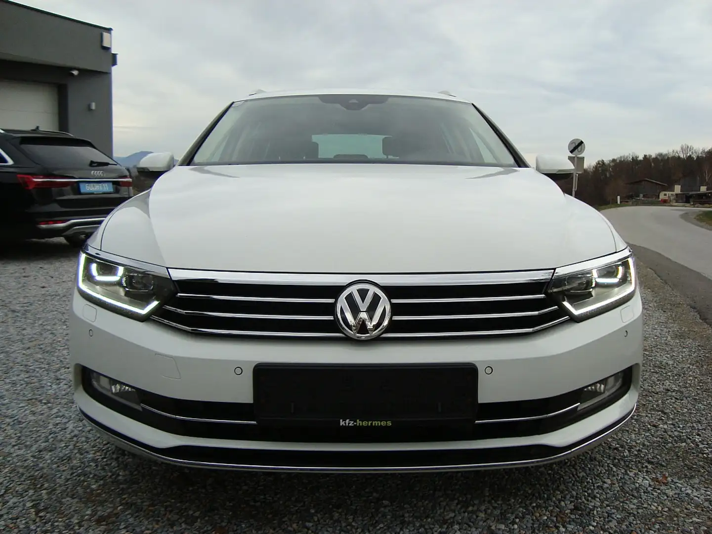 Volkswagen Passat Variant Highline 2.0 TDI DSG 1-Hand Dig-Display Anhängev. Weiß - 2
