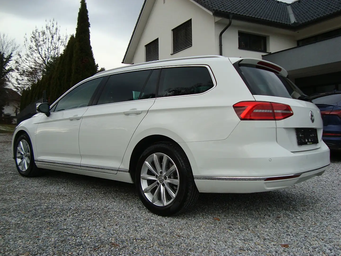 Volkswagen Passat Variant Highline 2.0 TDI DSG 1-Hand Dig-Display Anhängev. Weiß - 1