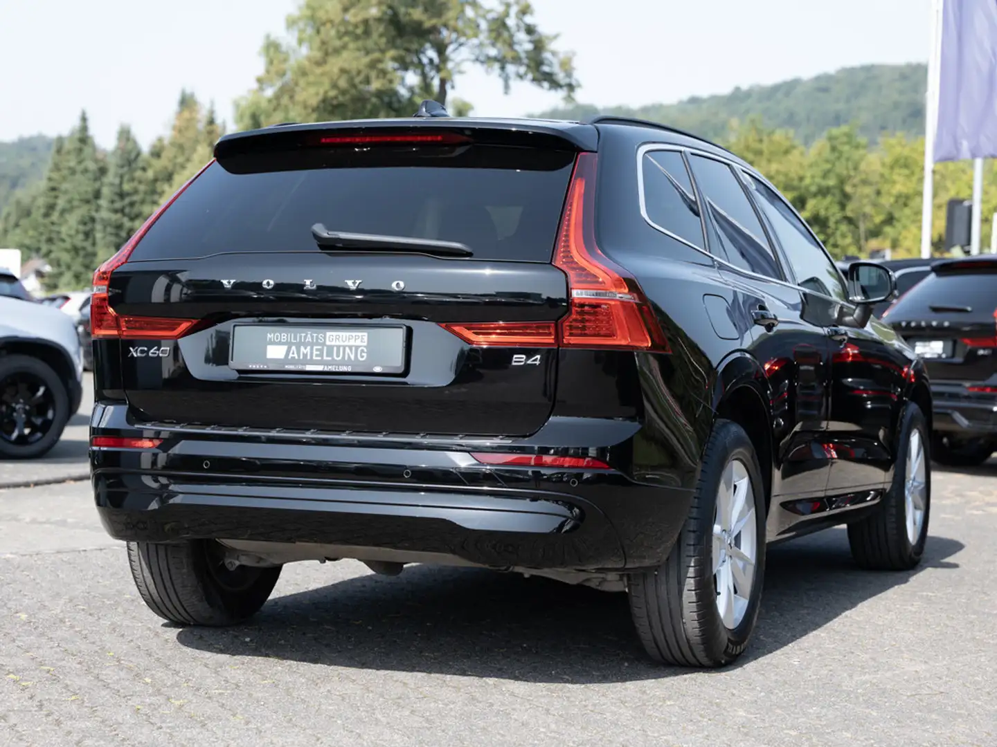 Volvo XC60 B4 Core KEYLESS PDC SHZ KAMERA NAVI LED Zwart - 2
