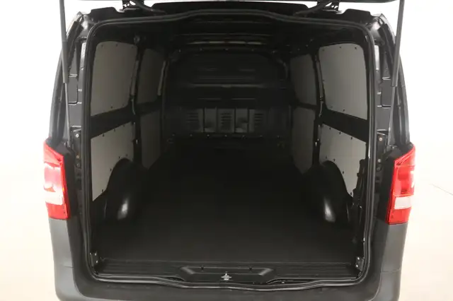 Mercedes-Benz Vito view 3