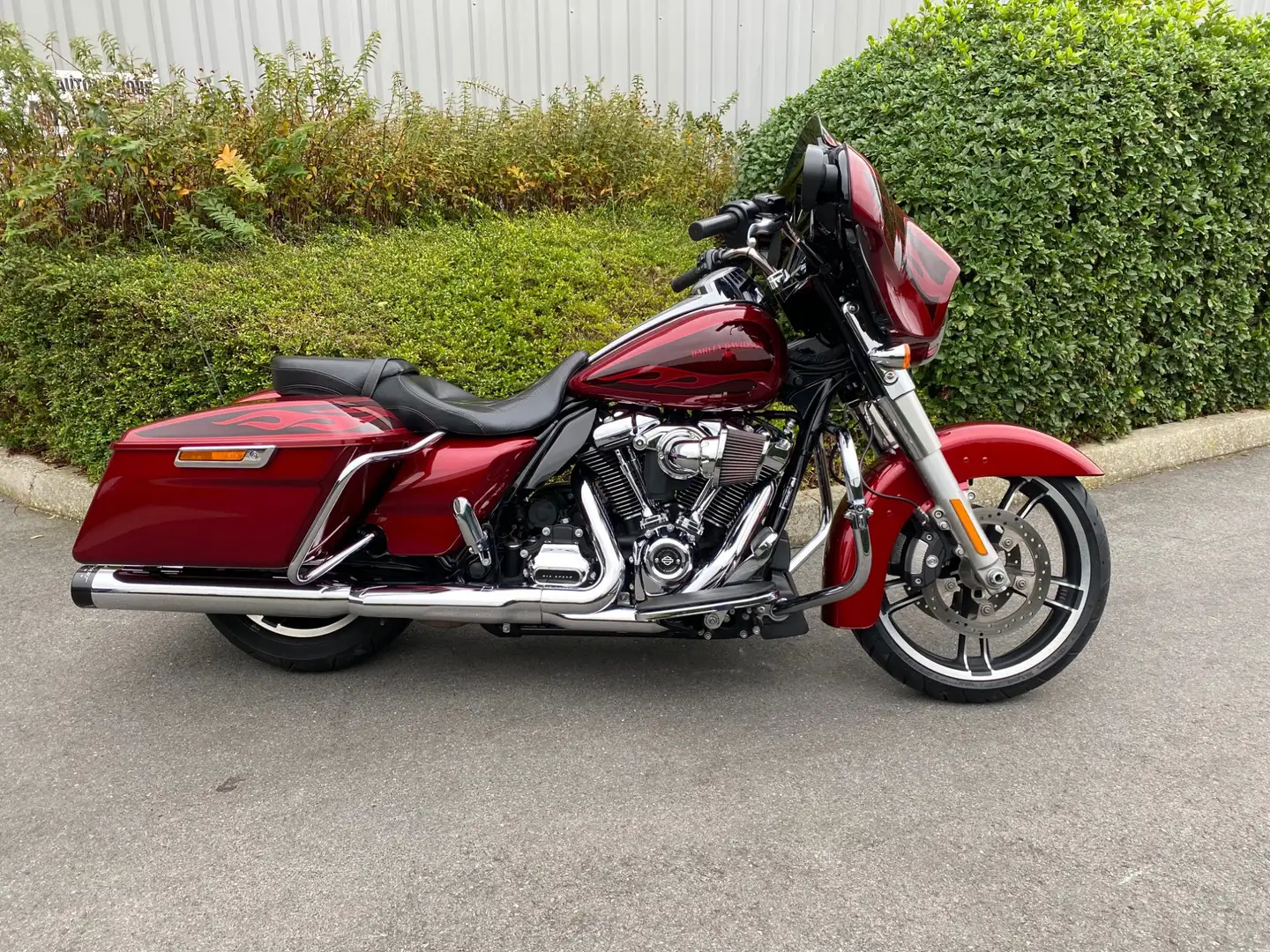 Harley-Davidson Street Glide Rouge - 1