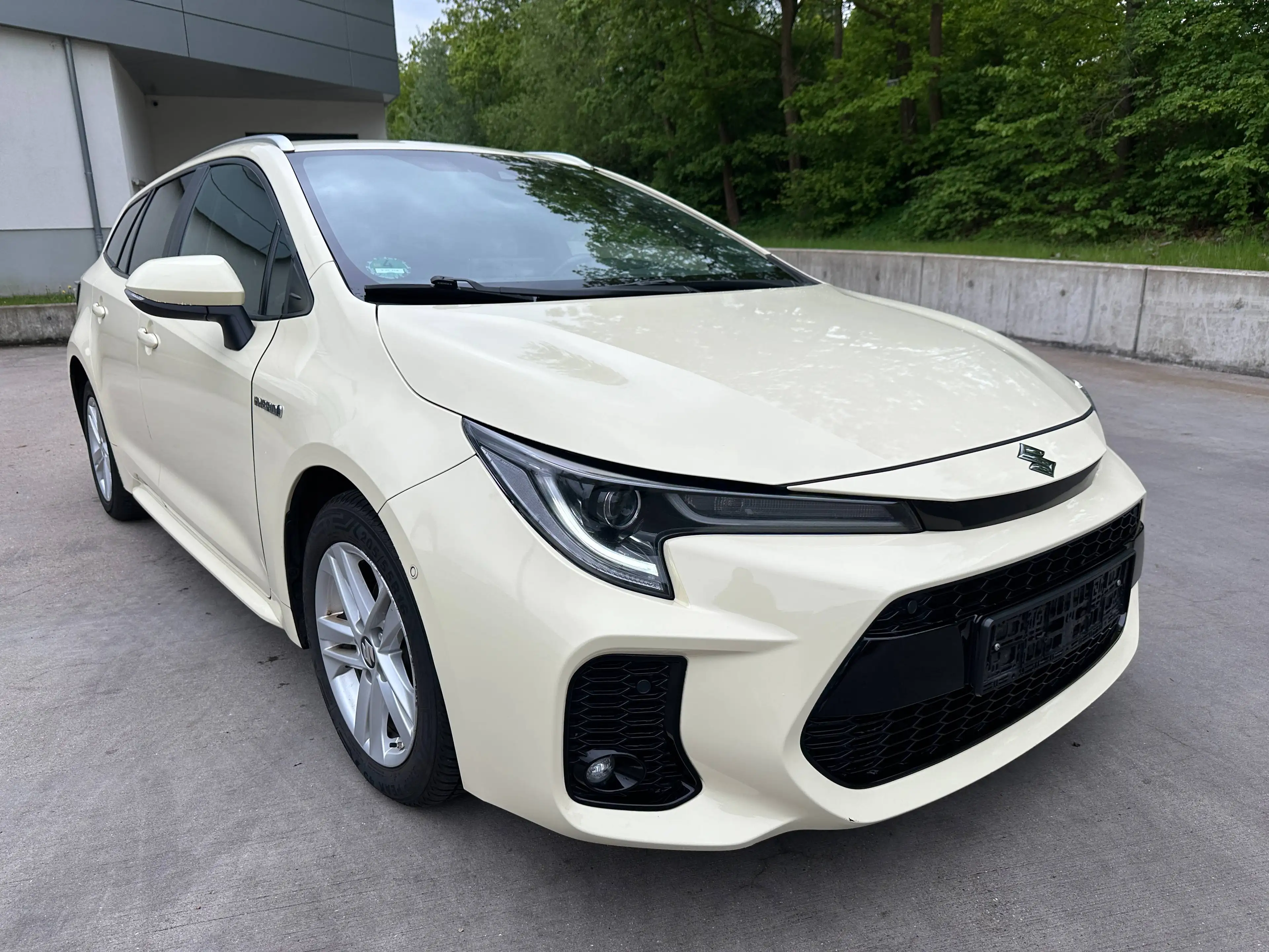 Suzuki Swace Swace TouringSports Hybrid-Kamera-ACC-Folie-TAXI — photo 2