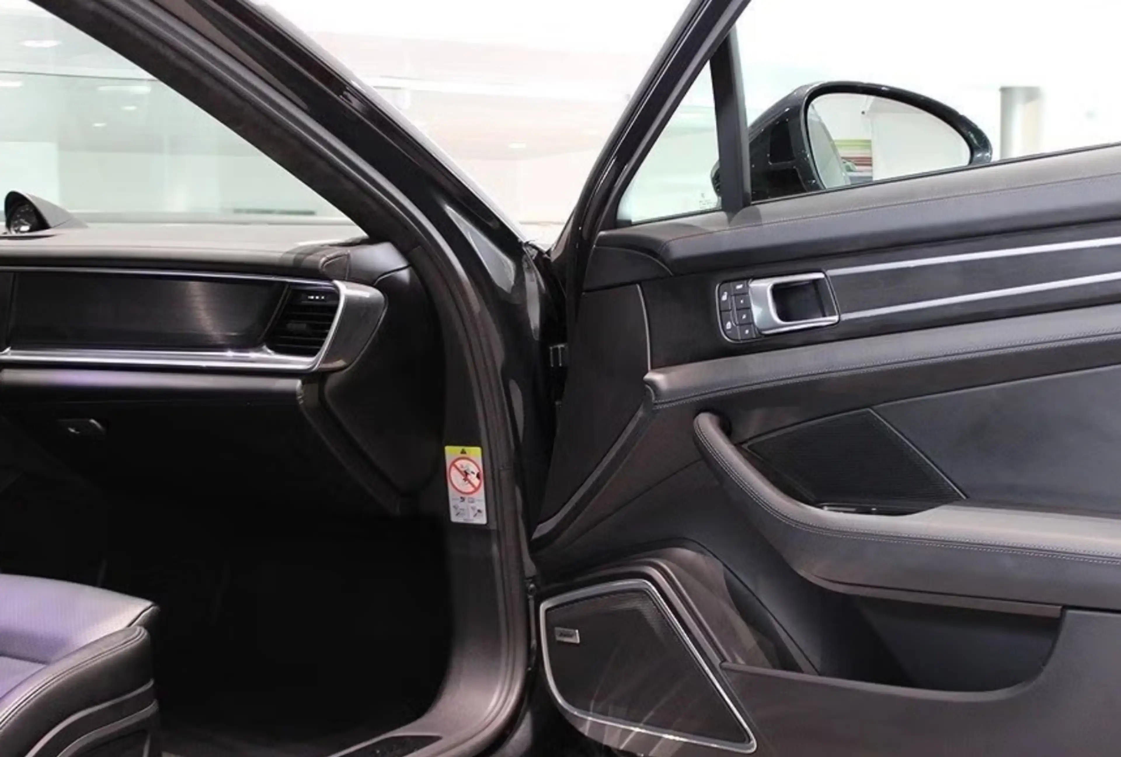 Porsche Panamera 4 E-Hybrid Platinum Edition *CHRONO/BOSE/PANO* — photo 9