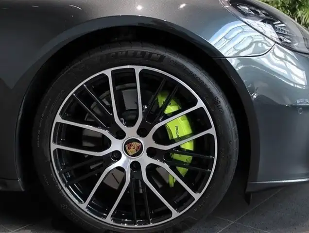Porsche Panamera view 13
