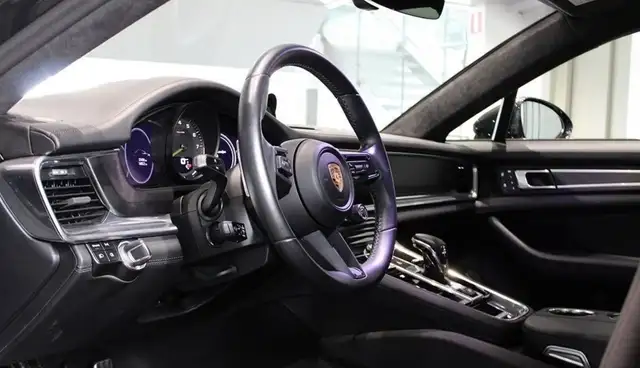 Porsche Panamera view 7