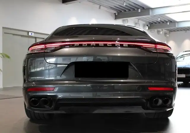 Porsche Panamera view 4