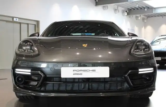 Porsche Panamera view 3