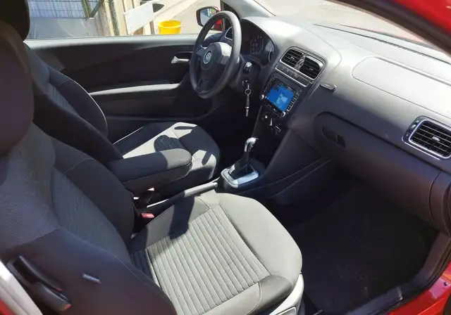 Volkswagen Polo view 10