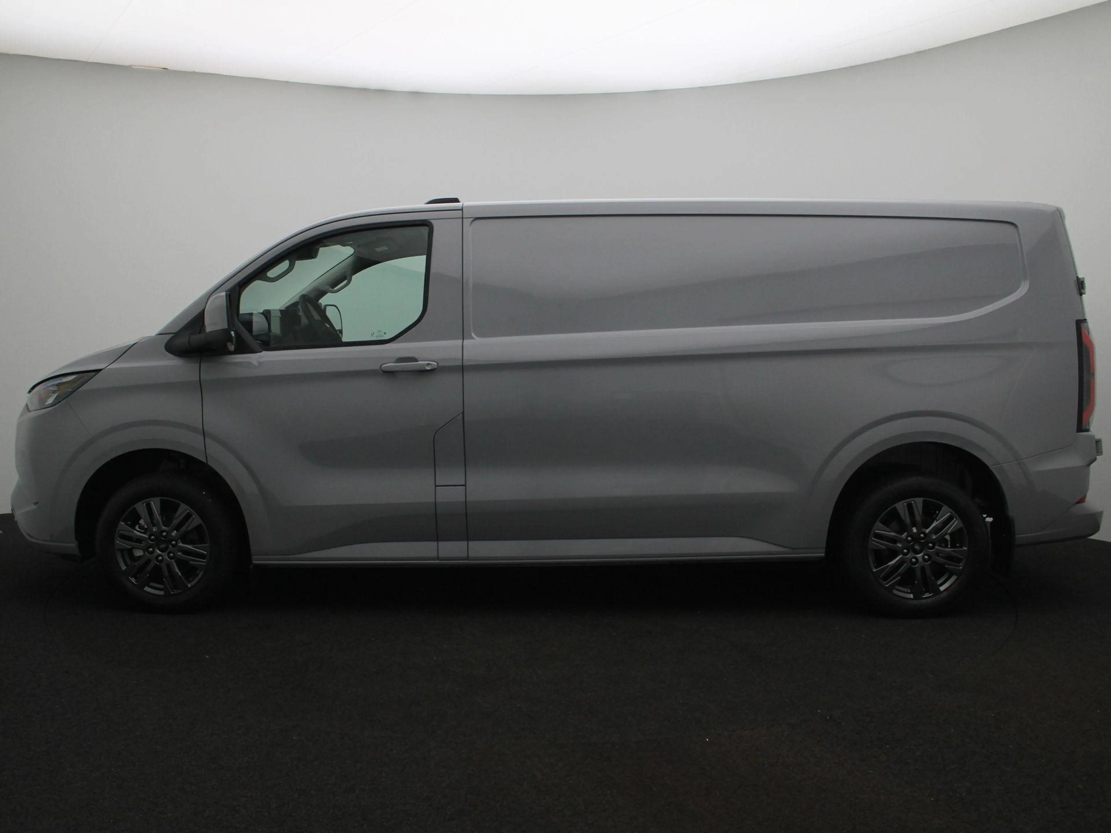 Ford E-Transit Cust. 340 L2H1 Limited 65 kWh | UIT VOORAAD LEVERB — photo 4