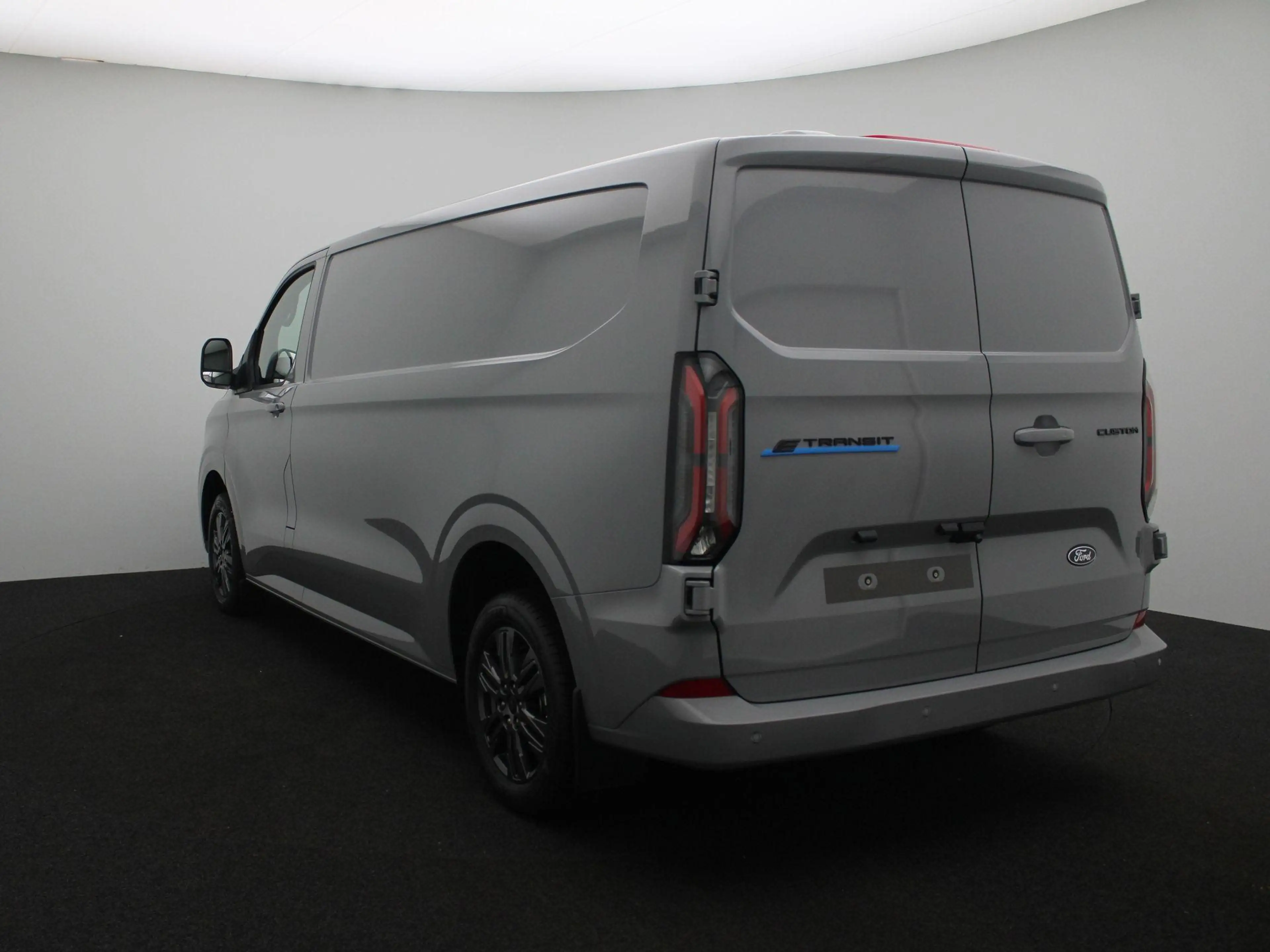 Ford E-Transit Cust. 340 L2H1 Limited 65 kWh | UIT VOORAAD LEVERB — photo 2