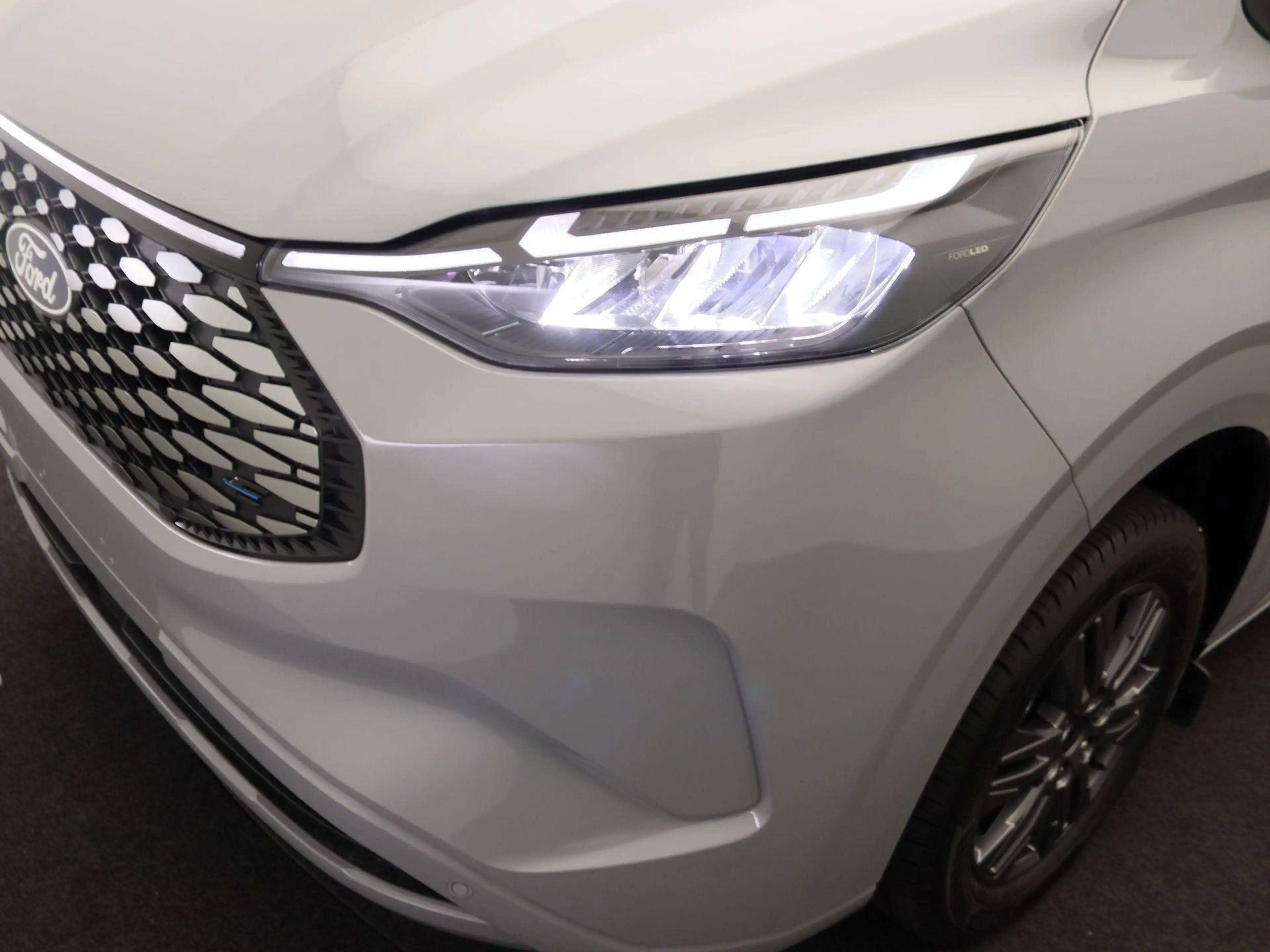 Ford E-Transit Cust. 340 L2H1 Limited 65 kWh | UIT VOORAAD LEVERB — photo 12