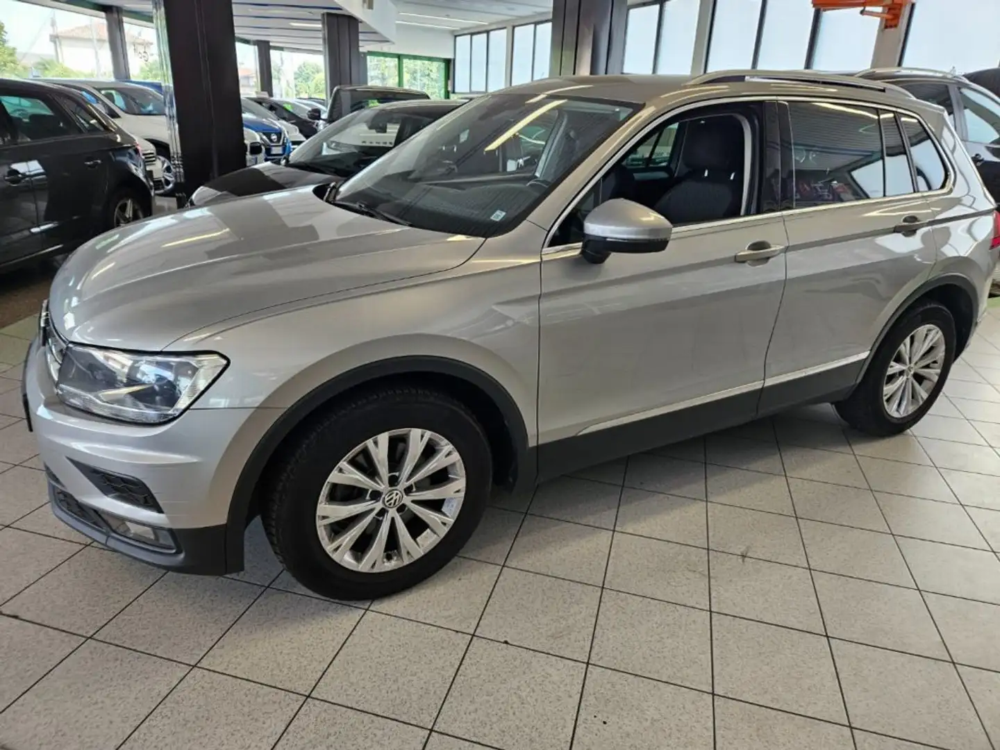 Volkswagen Tiguan 1.6 TDI SCR Business BlueMotion Technology Grigio - 2