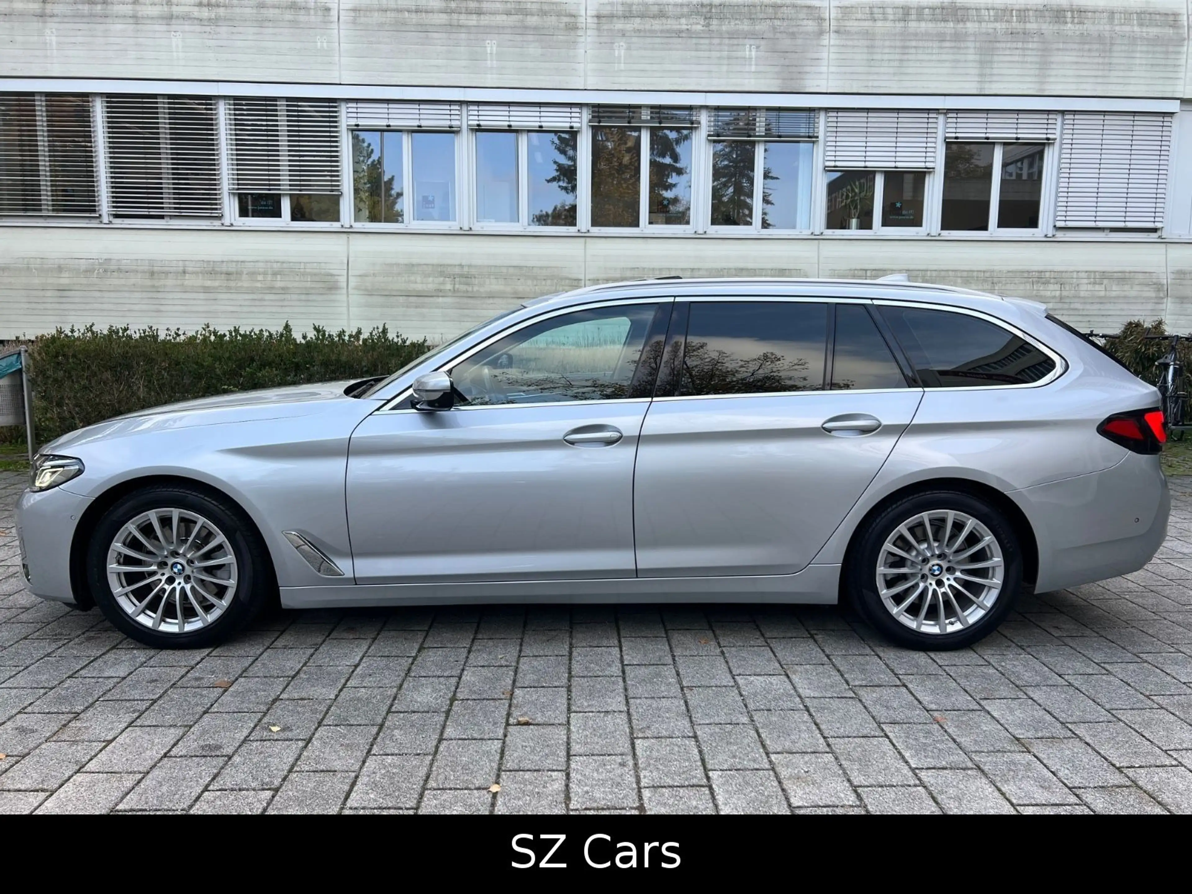 BMW 520 d Touring Luxury Line — photo 11