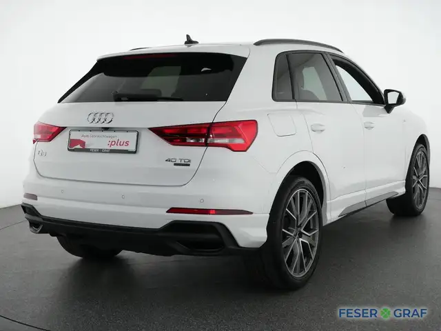 Audi Q3 view 4
