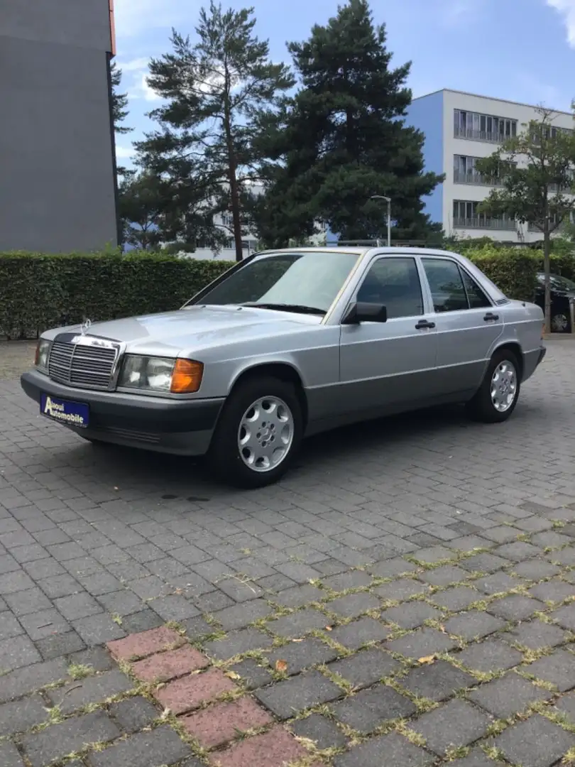 Mercedes-Benz 190 E 2.0 H-Kennzeichen Stříbrná - 2