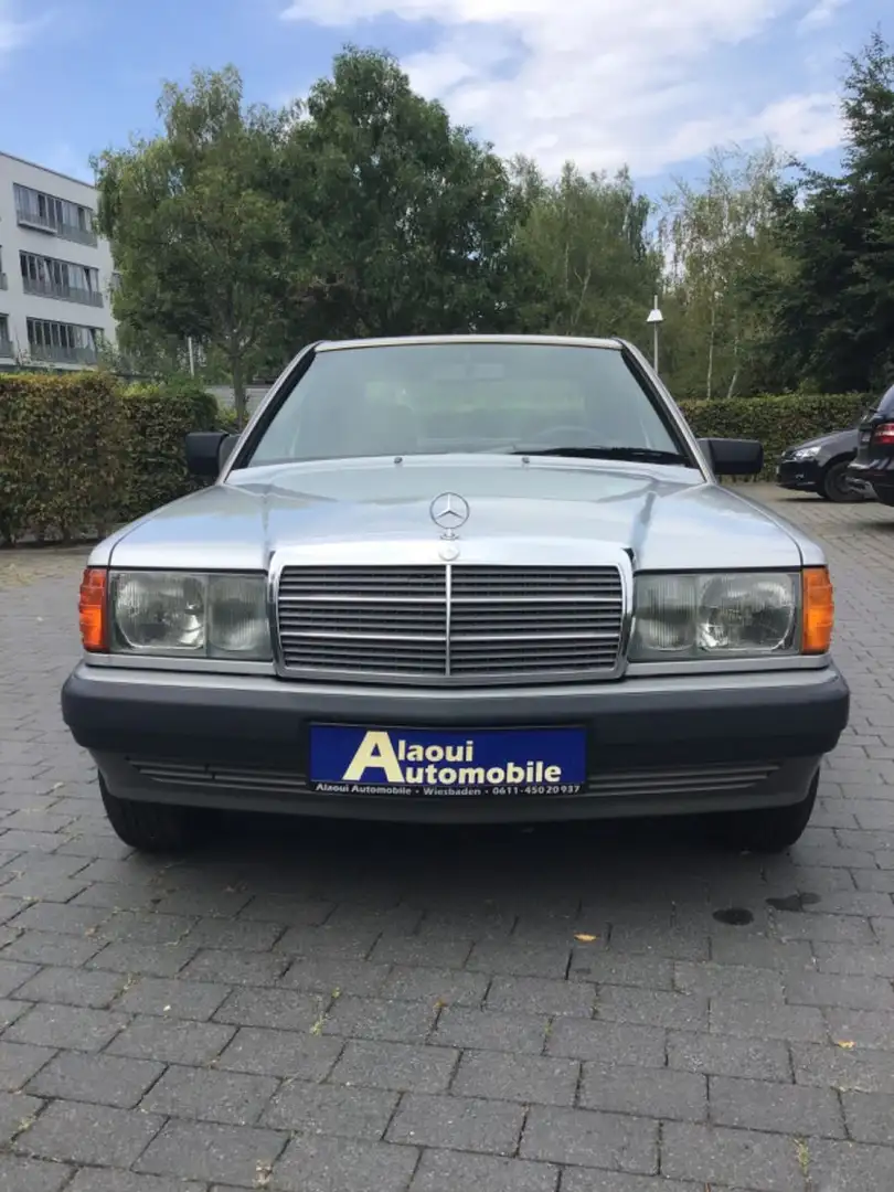 Mercedes-Benz 190 E 2.0 H-Kennzeichen Stříbrná - 1