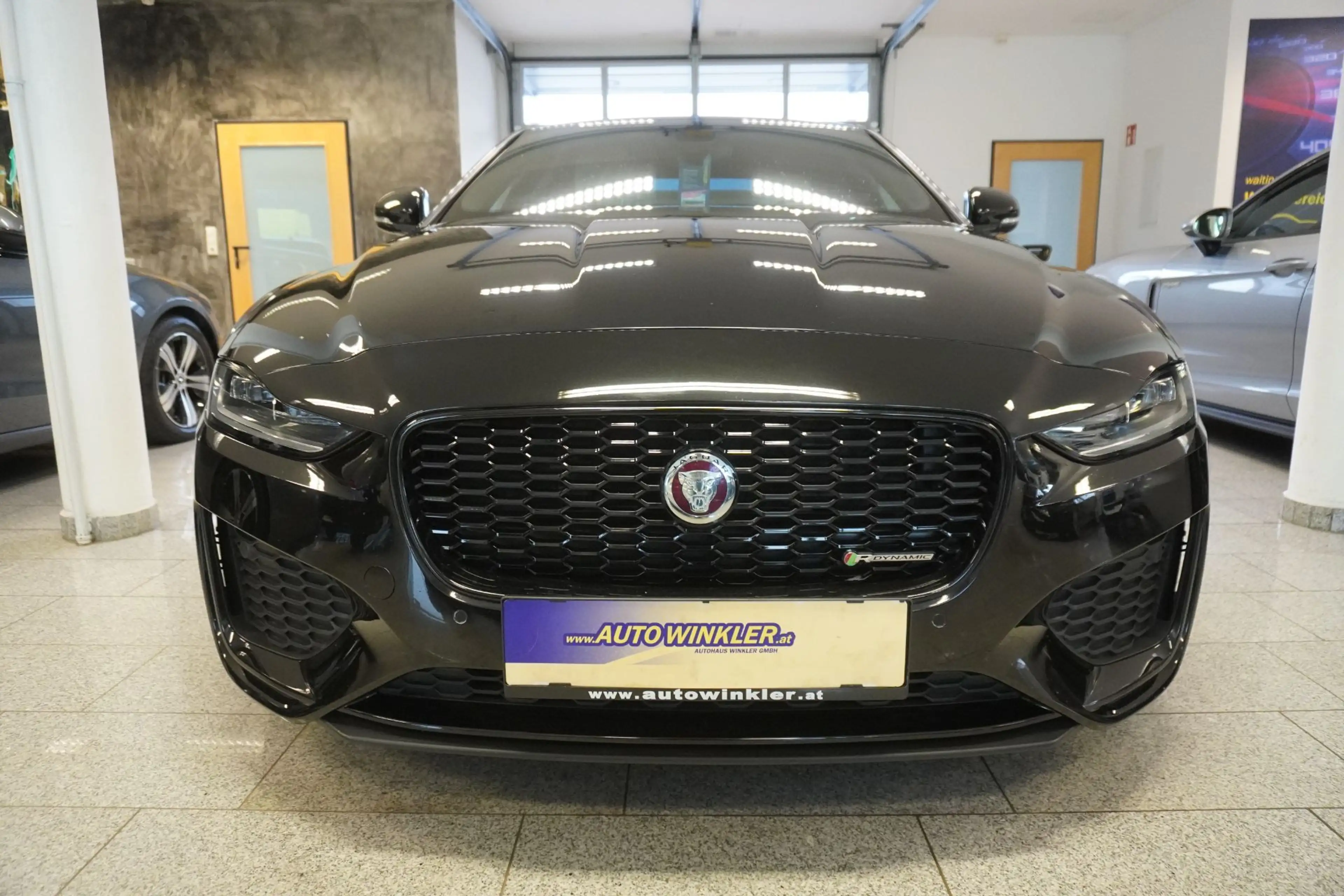 Jaguar XE R-Dynamic AWD Black Aut. ACC/Kam./SHZ — photo 3