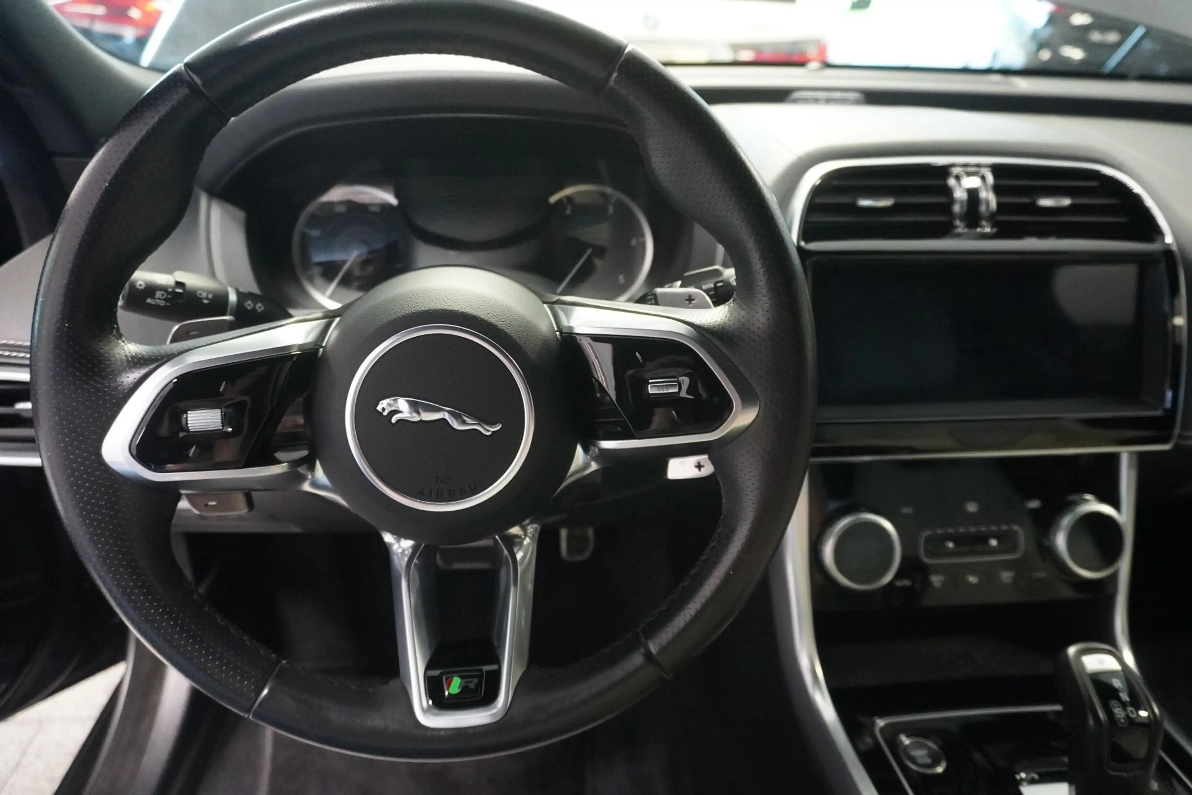 Jaguar XE R-Dynamic AWD Black Aut. ACC/Kam./SHZ — photo 11