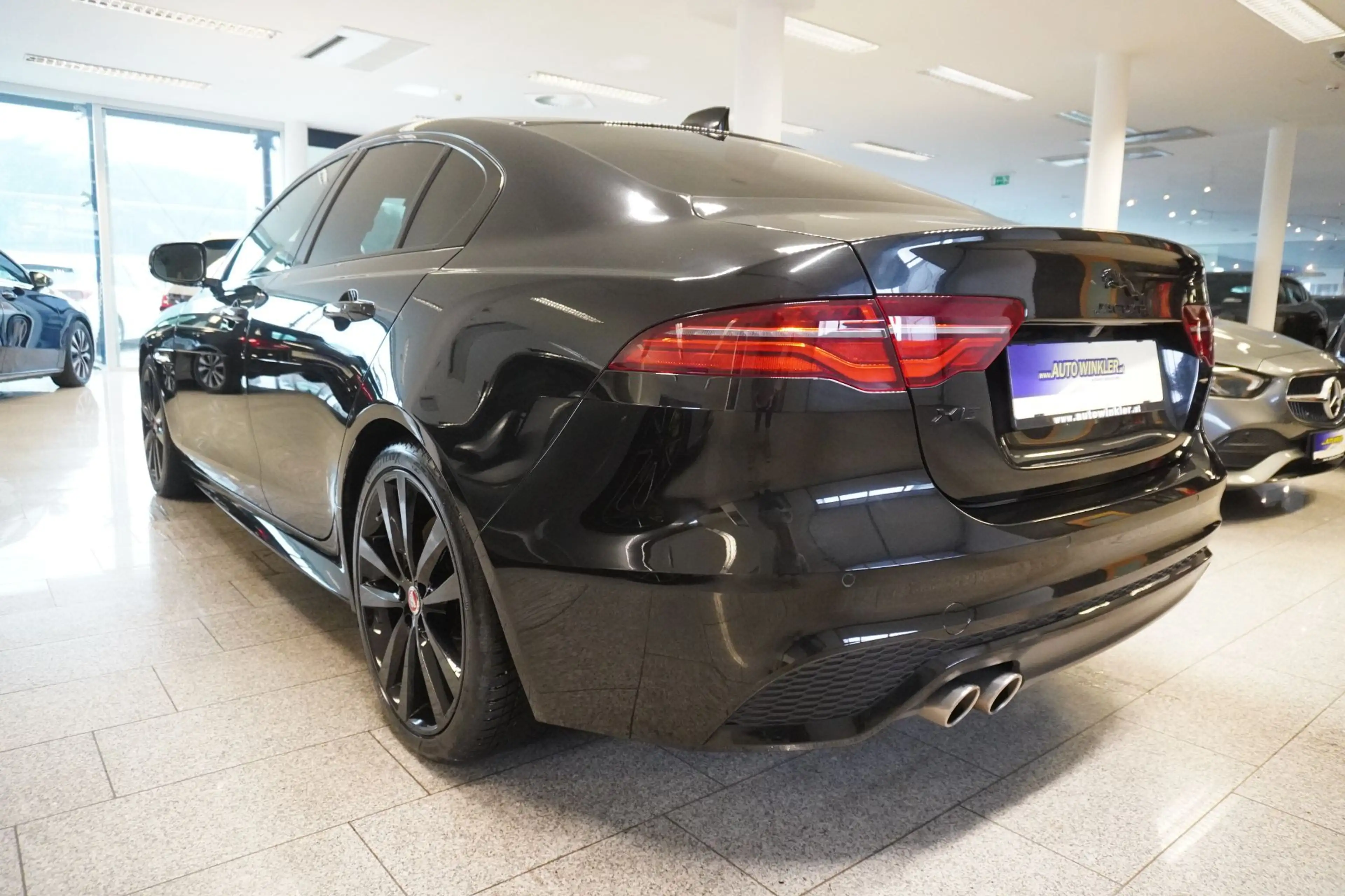 Jaguar XE R-Dynamic AWD Black Aut. ACC/Kam./SHZ — photo 4