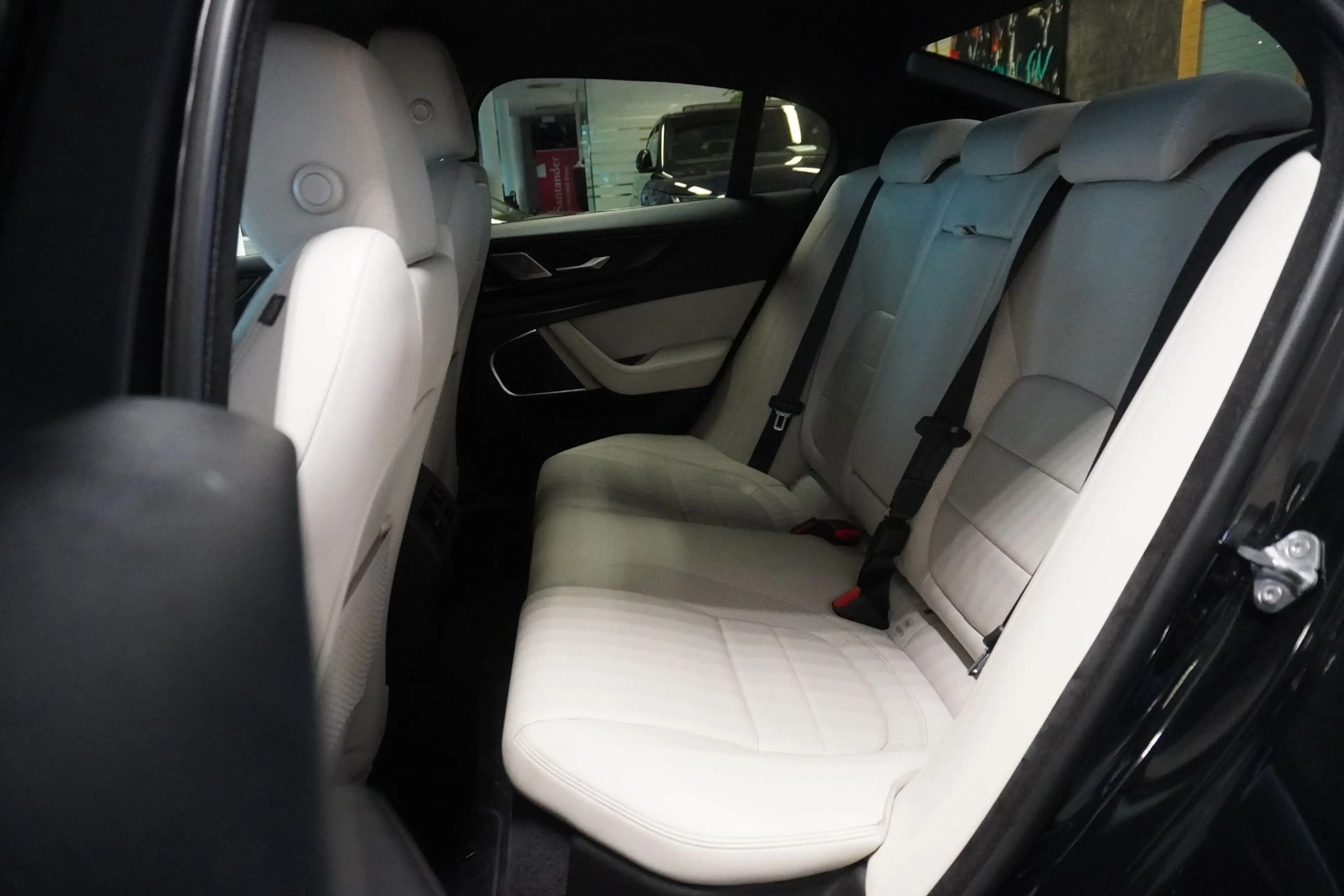 Jaguar XE R-Dynamic AWD Black Aut. ACC/Kam./SHZ — photo 9