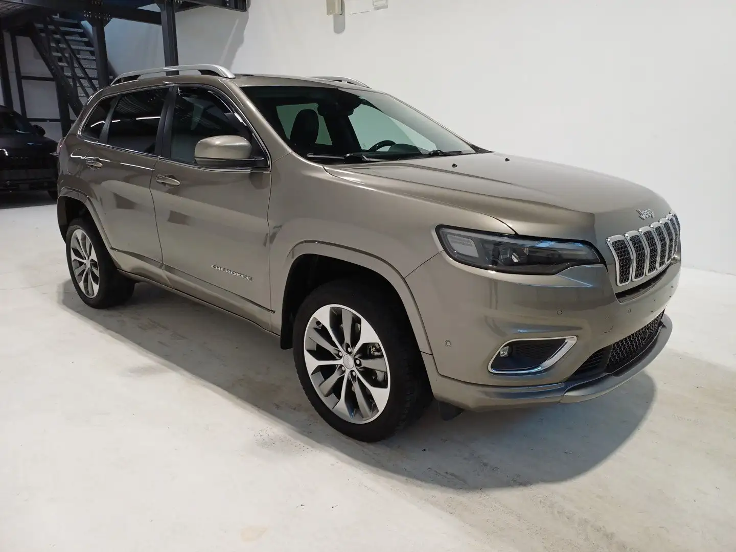 Jeep Cherokee OVERLAND 2.0 benz. 272kw Beige - 1
