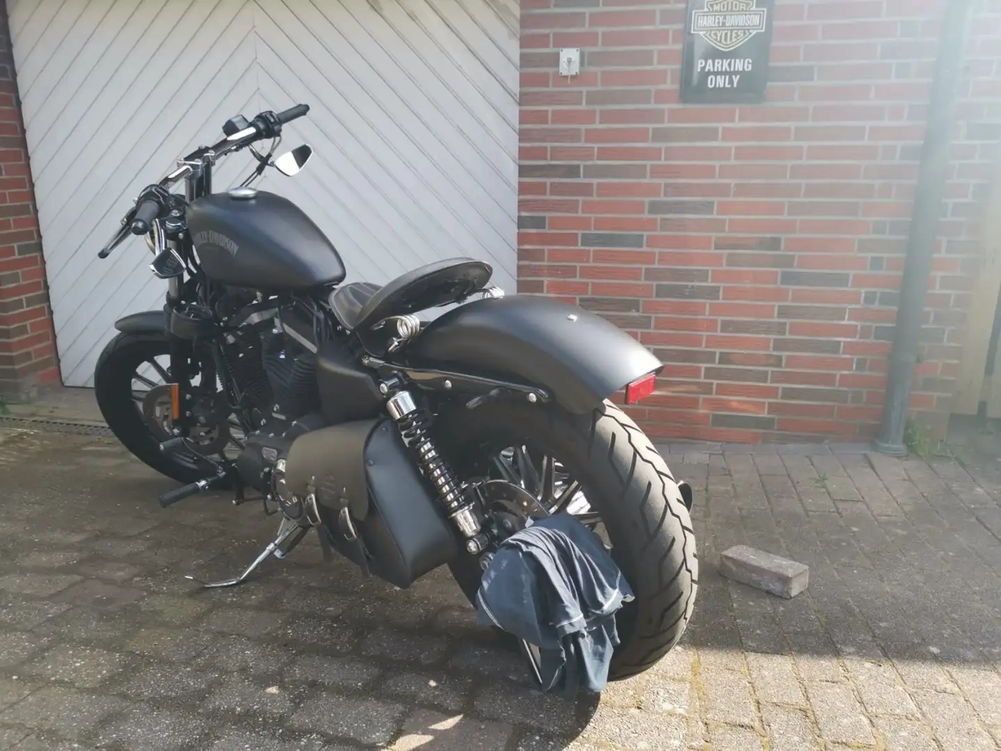 Harley-Davidson Iron 883 Czarny - 1