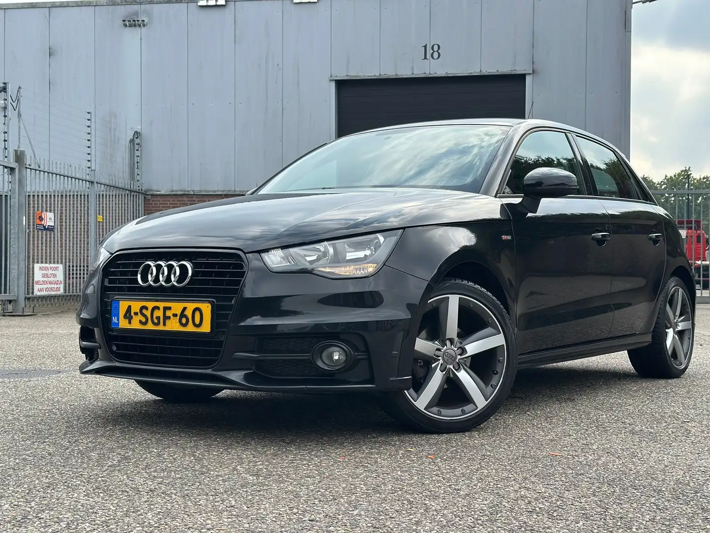 Audi A1 Sportback 1.2 TFSI Admired Zwart - 1