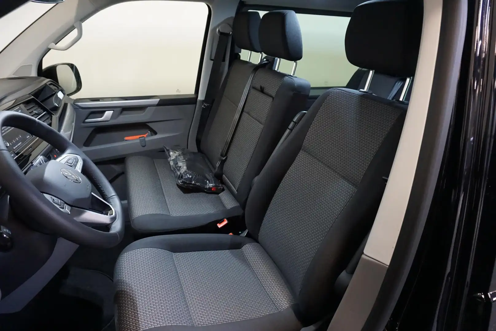 Volkswagen T6.1 Transporter 2.0 TDI L2H1 28 Dubbele Cabine Highline Airco | Cr Noir - 2