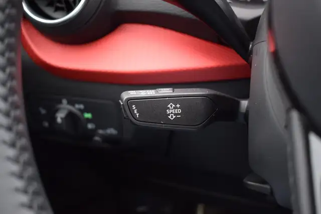 Audi Q2 view 21