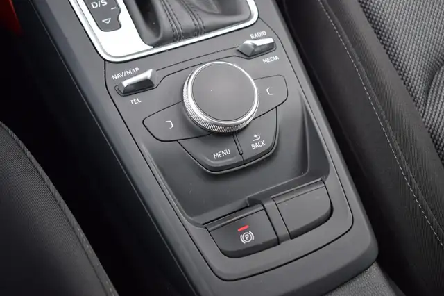 Audi Q2 view 18