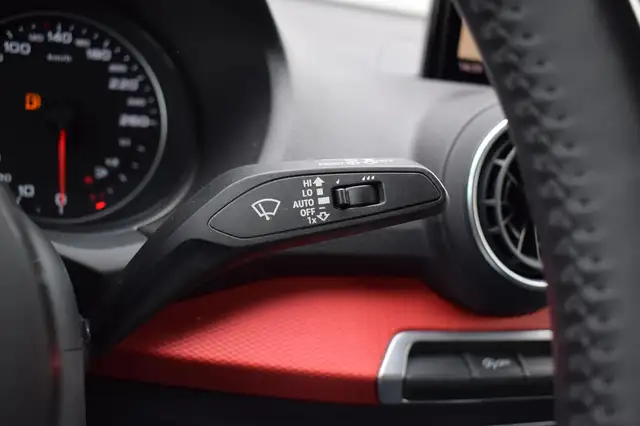 Audi Q2 view 25