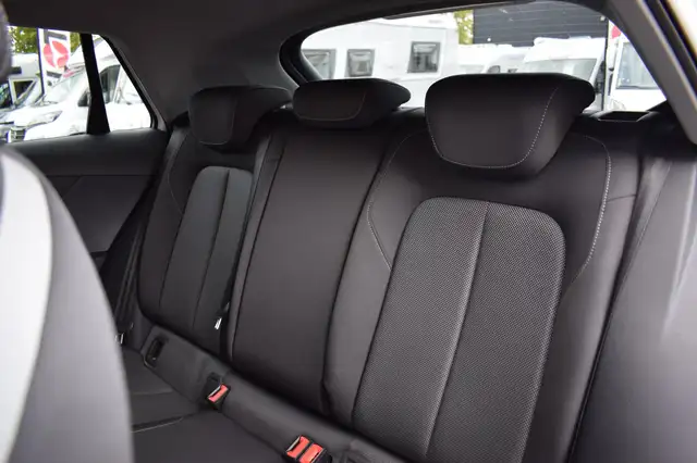 Audi Q2 view 6